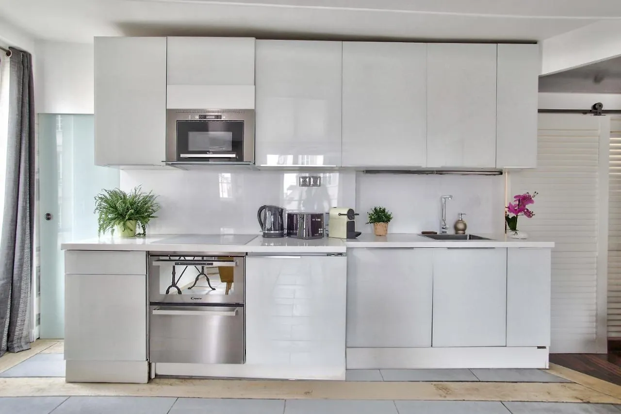 Apartment 1 Bedroom Le Marais Temple Paris