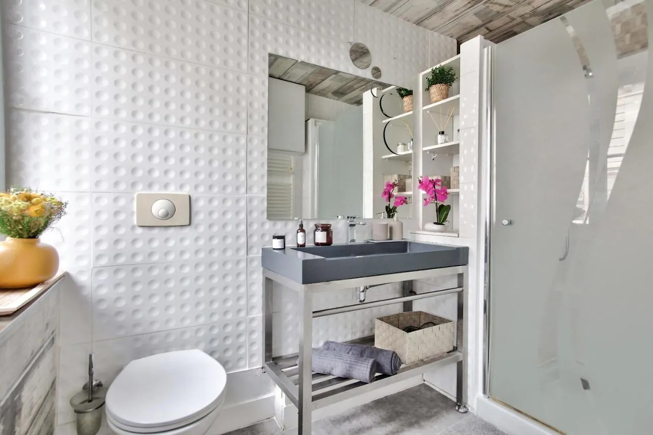 1 Bedroom Le Marais Temple Paris France